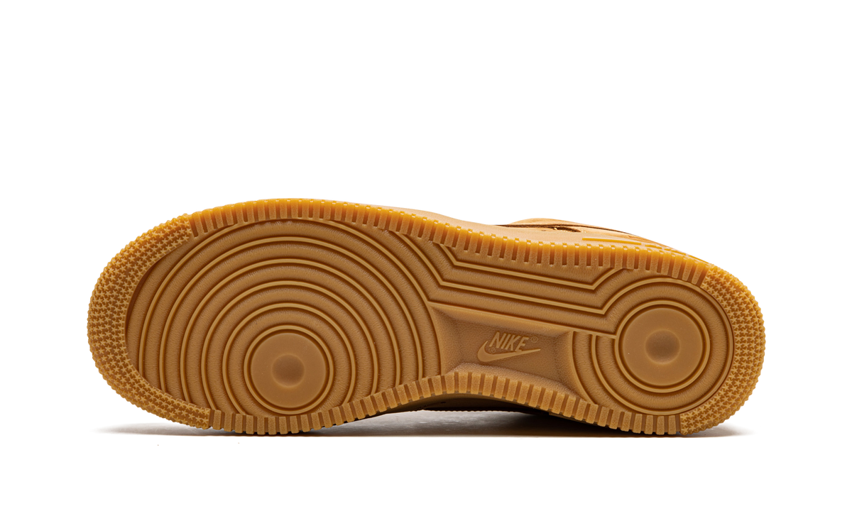 "Supreme - Wheat" Air Force 1 Low SP DN1555 200 - product image from the listing.