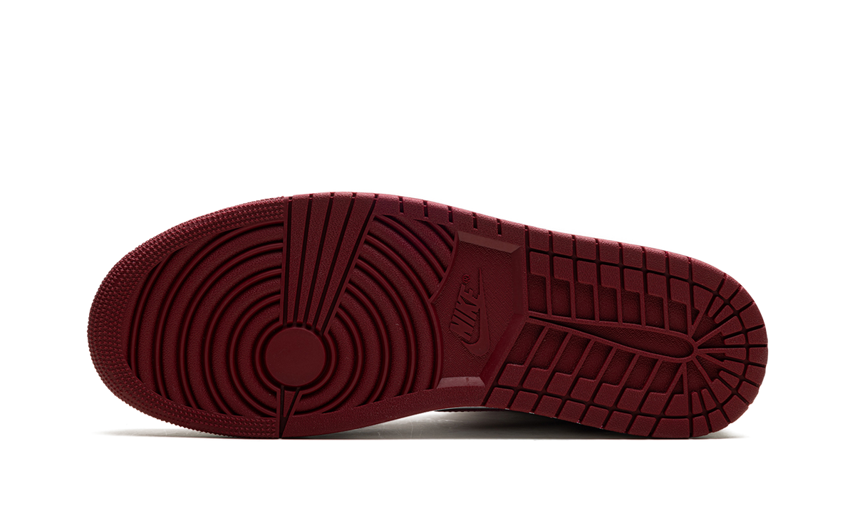 "Team Red" Air Jordan 1 Retro High OG DZ5485 160 - product image from the listing.
