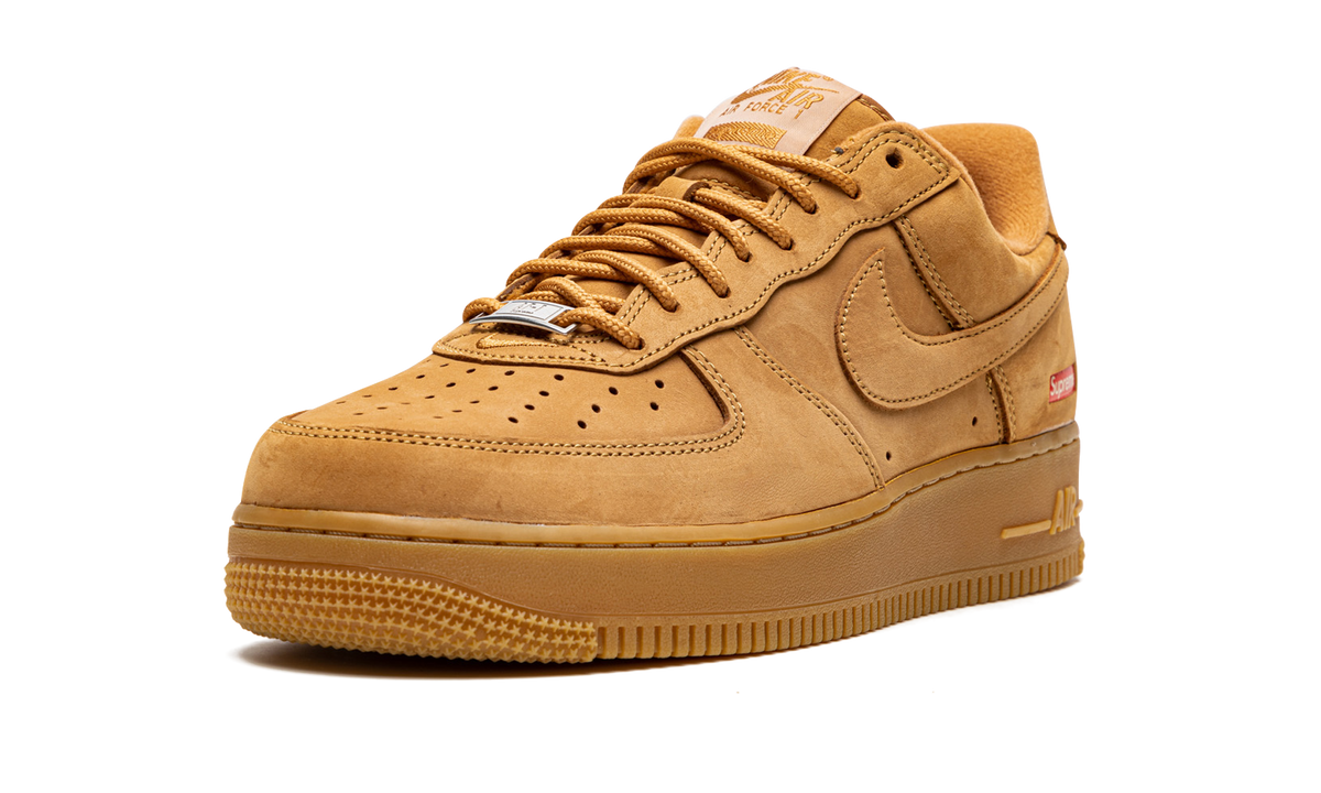"Supreme - Wheat" Air Force 1 Low SP DN1555 200 - product image from the listing.