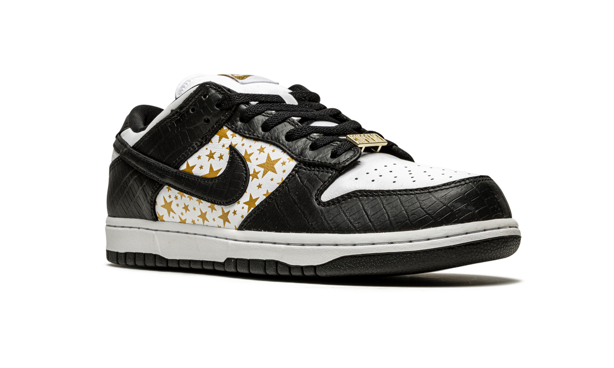 "Supreme - Stars - Black" SB Dunk Low DH3228 102 - product image from the listing.