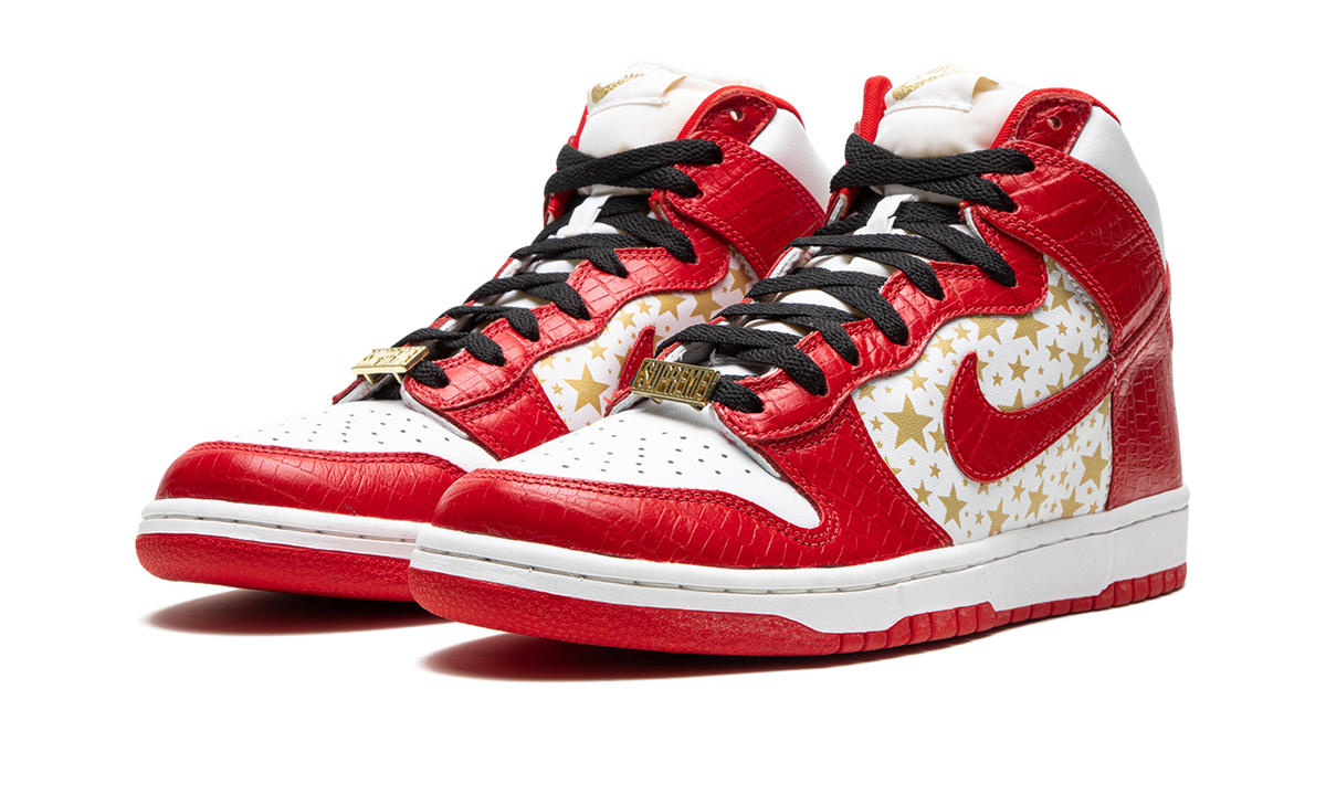 "Supreme - Red Stars (2003)" SB Dunk High Pro 307385 161 - product image from the listing.