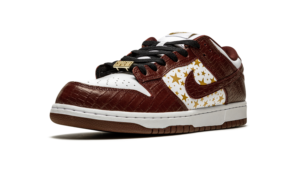 "Supreme - Stars - Barkroot Brown" SB Dunk Low DH3228 103 - product image from the listing.