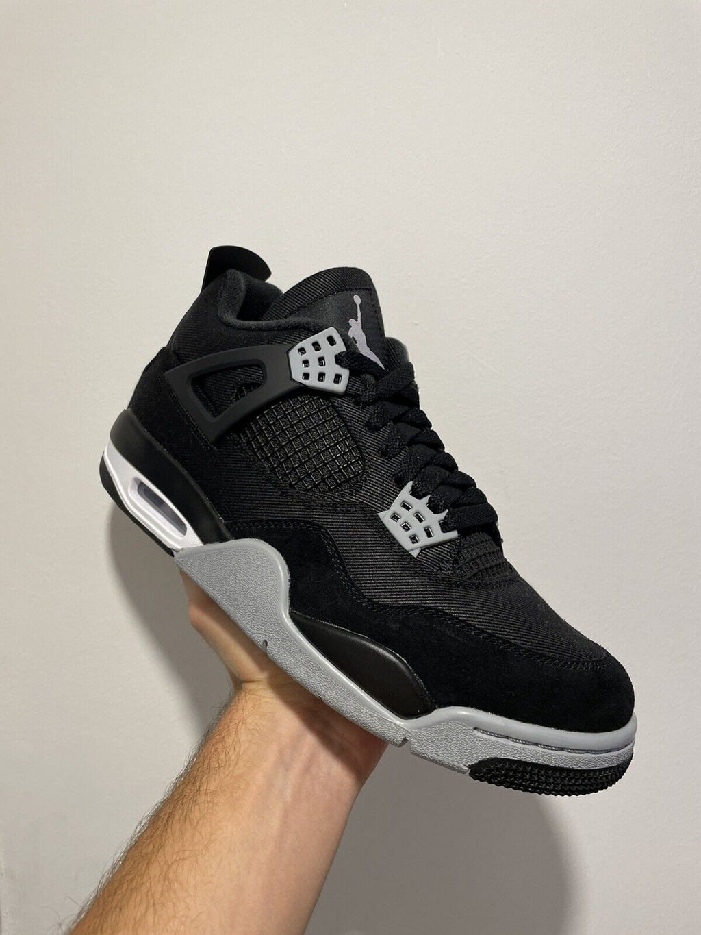 Black Canvas — Jordan 4 Retro SE