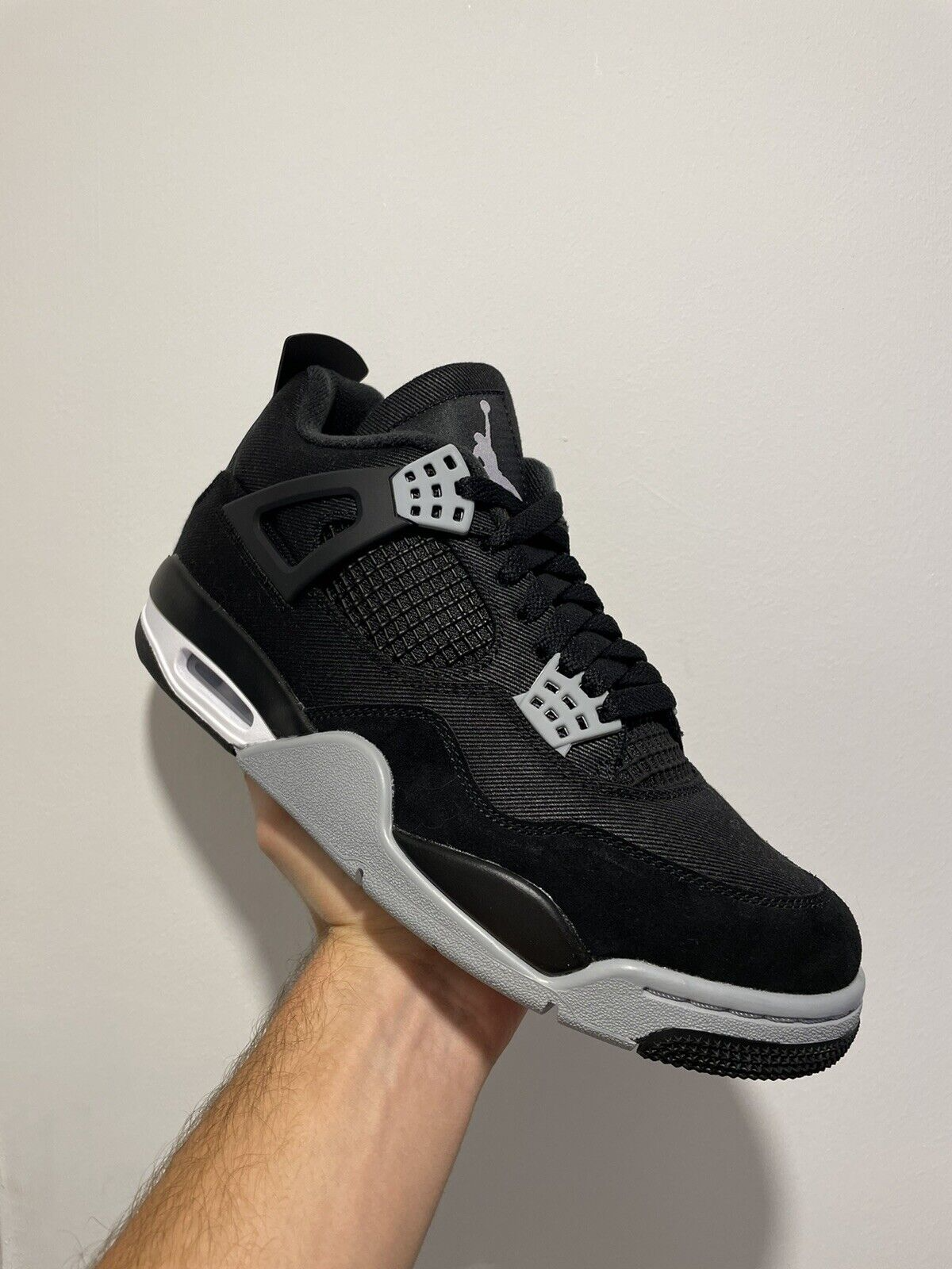Black Canvas — Jordan 4 Retro SE