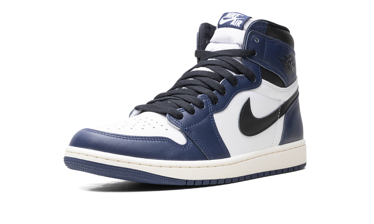 "Midnight Navy" Air Jordan 1 Retro High OG DZ5485 401 - product image from the listing.